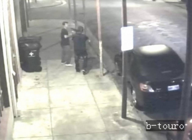 Πήγε να τον ληστέψει υπό την απειλή καραμπίνας αλλά... (βίντεο)