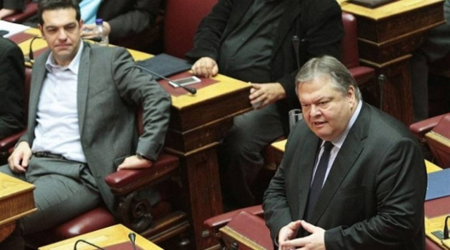 Μονομαχία Βενιζέλου - Τσίπρα στη Βουλή για τα υποβρύχια