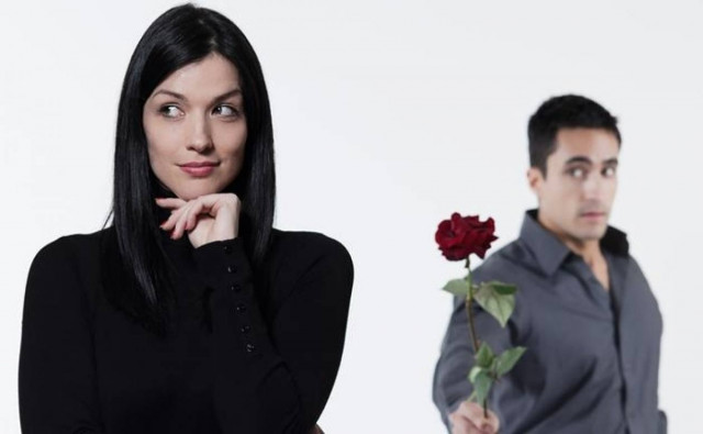 Γιατί οι γυναίκες το παίζουν δύσκολες και πώς το κάνουν