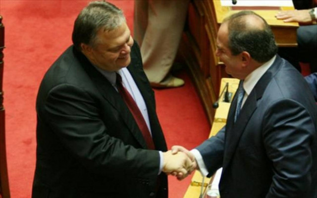 Άθελά του ο Βενιζέλος συμμετείχε σε πρωτοβουλία του Καραμανλή