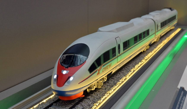 Απίστευτο! Εκαναν ταξίδι 4 ωρών πάνω στην στέγη τρένου