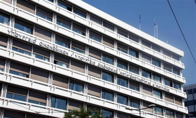 Είπαν αντίο στην τρόικα με σουβλάκια και μπύρες!