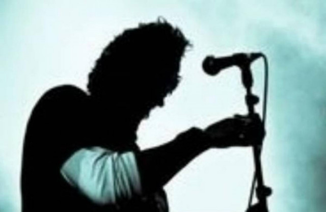 Τραγουδιστής «σπρώχνει» κόκα στα Νότια Προάστια