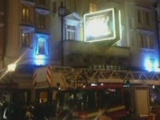 Κατέρρευσε οροφή γνωστού θεάτρου στη Βρετανία-Φόβοι για θύματα