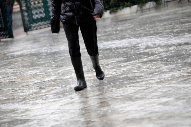 Τοπικές βροχές και παγετός αύριο