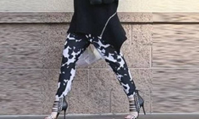 Ποια σταρ περιμένει το τρίτο της παιδί κι έχει αυτήν την σιλουέτα!