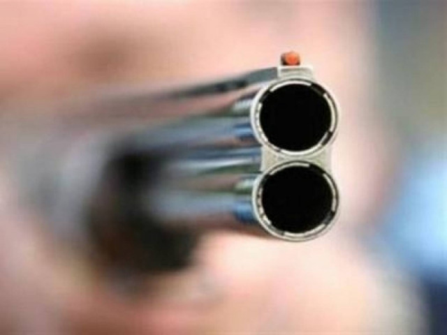 Λήστεψαν μάνα και γιο σε πρατήριο καυσίμων