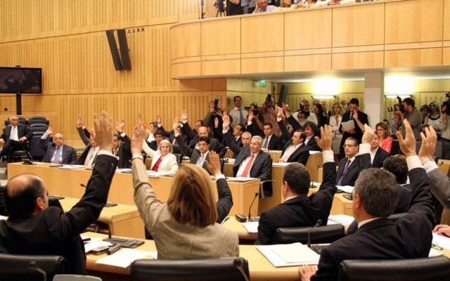 Πέρασε από τη Βουλή της Κύπρου ο πρώτος μνημονιακός προϋπολογισμός