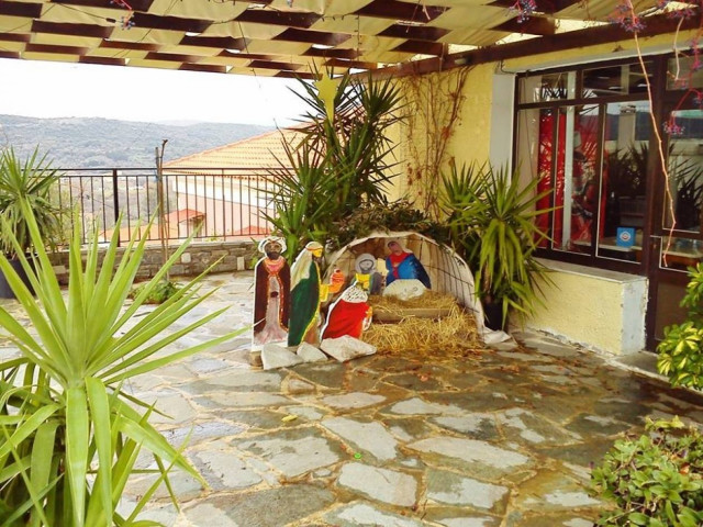 Εύβοια: Στόλισαν το χωριό τους αλλά ξέμειναν από... ρεύμα!