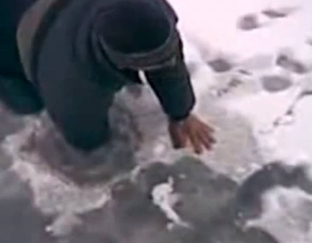 Στη Ρωσία, ψαρεύουν αλλιώς (βίντεο)