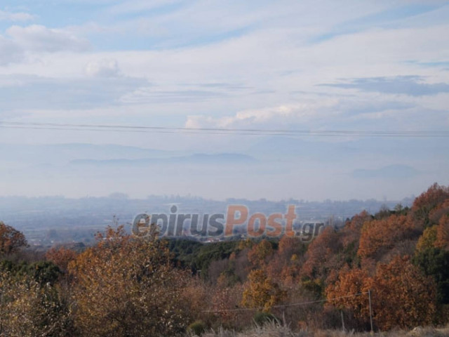Τοπίο στην αιθαλομίχλη τα Ιωάννινα