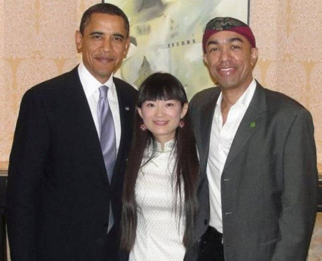 Αλκοολικός και βίαιος ο πατέρας του Ομπάμα