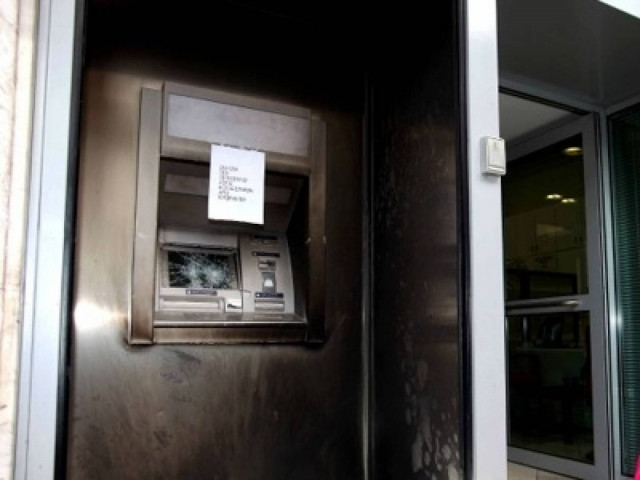 Τρεις εμπρησμοί σε ΑΤΜ κατά τη διάρκεια της νύχτας