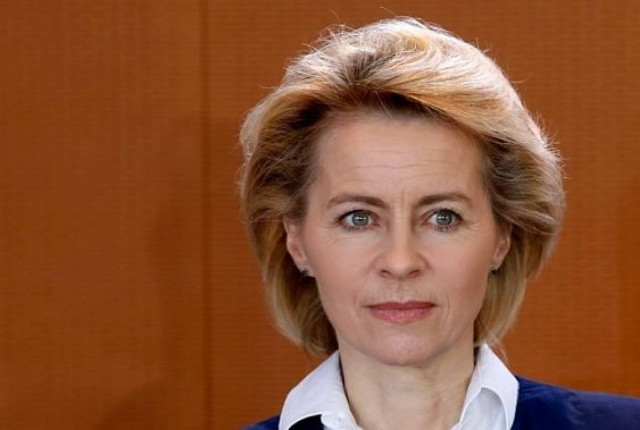 Με αποχώρηση απείλησε η υπουργός Άμυνας τη Μέρκελ