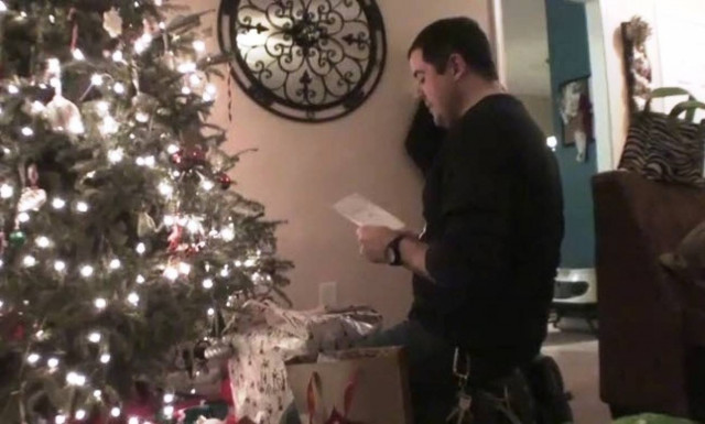 Το δώρο ήταν... έκπληξη! (βίντεο)