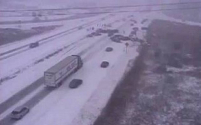 Βίντεο: Ασύλληπτη καραμπόλα 40 αυτοκινήτων!