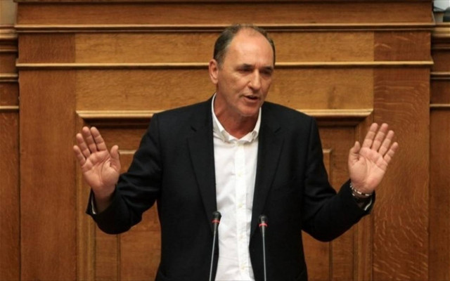 Σταθάκης: Σε διαρκή ομηρία οι δανειολήπτες