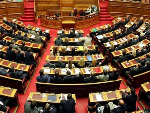 Παρέμεινε η διάταξη για τα πρόστιμα «φωτιά»