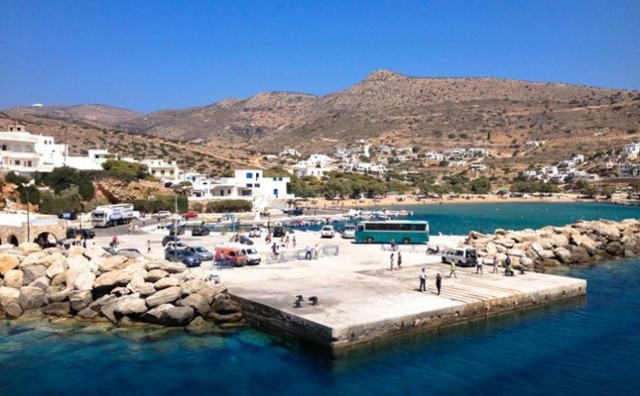 Μεταφορά σωτηρίας για 22χρονο από τη Σίκινο