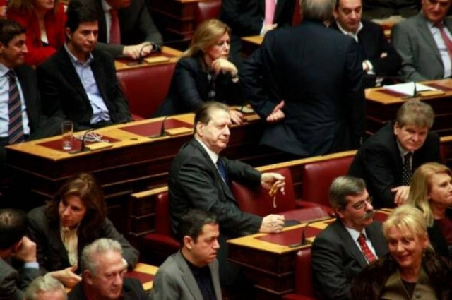 Η «μοναξιά» του Πολύδωρα μετά την ψηφοφορία (photo)