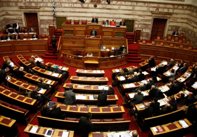 Σε εξέλιξη η ψηφοφορία στη Βουλή για τους πλειστηριασμούς