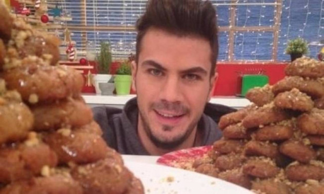 Γέμισε μελομακάρονα το twitter του Πετρετζίκη