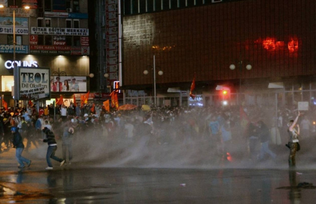 Τουρκία: Εκτοξευτήρες νερού και δακρυγόνα κατά των διαδηλωτών