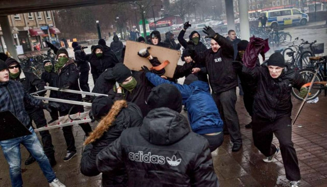 Σουηδία: Χιλιάδες Σουηδοί διαδήλωσαν κατά του ρατσισμού