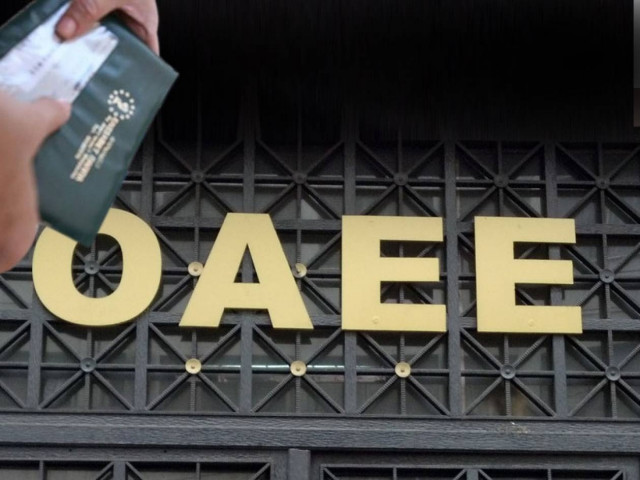 ΟΑΕΕ: Μπαλάκι οι ευθύνες για τα βιβλιάρια