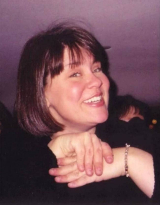 Στέλνει τις ευχές της δύο χρόνια μετά το θάνατό της! (vid)