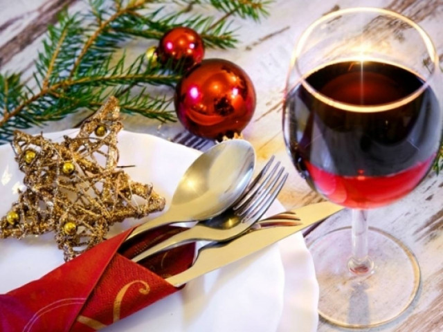 Ζώδια: Τι είδους οικοδεσπότης θα είστε τα Χριστούγεννα;