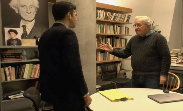 Ο Τσόμσκι στην προδημοσίευση του βιβλίου γνωστού δημοσιογράφου