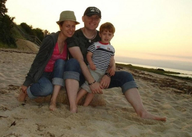 ΣΟΚ: Πέταξε τον γιο του από ουρανοξύστη και μετά έπεσε στο κενό