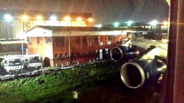 Ατζαμής πιλότος τράκαρε με... κτίριο αεροδρομίου!