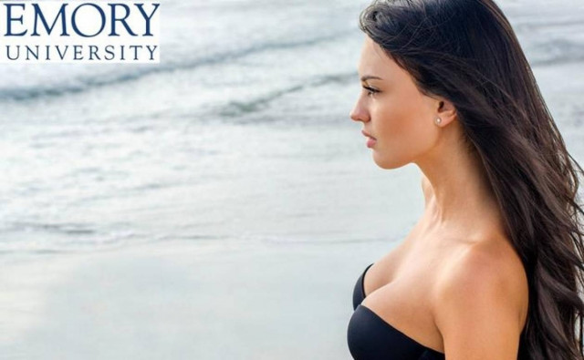 Έρευνα: Γιατί οι άνδρες έχουν εμμονή με το γυναικείο στήθος;