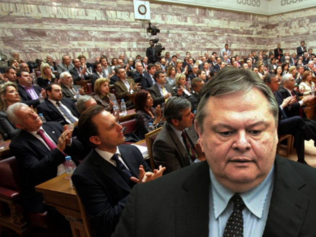 Όλοι εναντίον όλων και… στη μέση ο Βενιζέλος