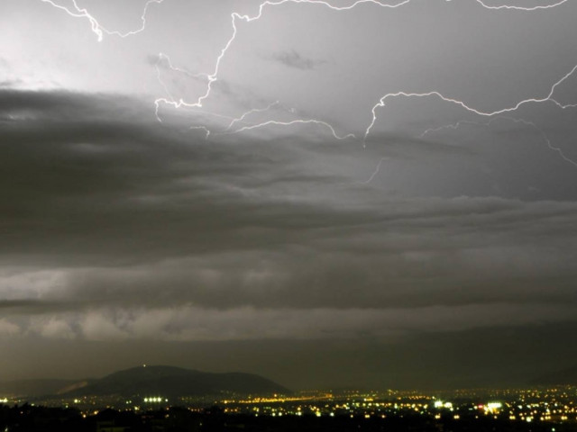 Χριστούγεννα με καταιγίδες και ισχυρούς ανέμους