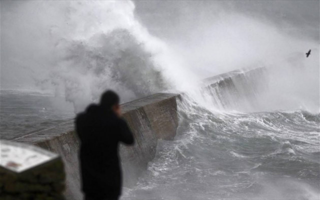 Γαλλία: Χωρίς ρεύμα 240.000 σπίτια λόγω της κακοκαιρίας