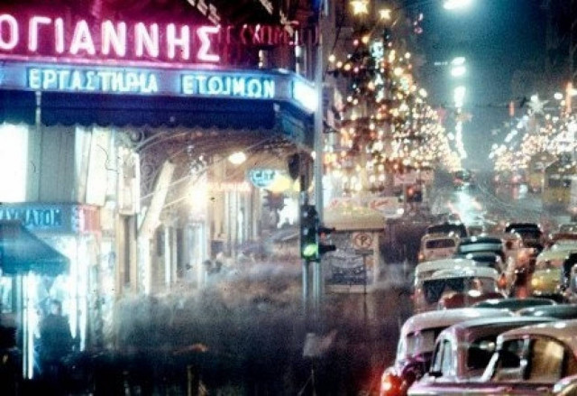 H νέα, άγνωστη φωτογραφία από τη χριστουγεννιάτικη Αθήνα του 1960!