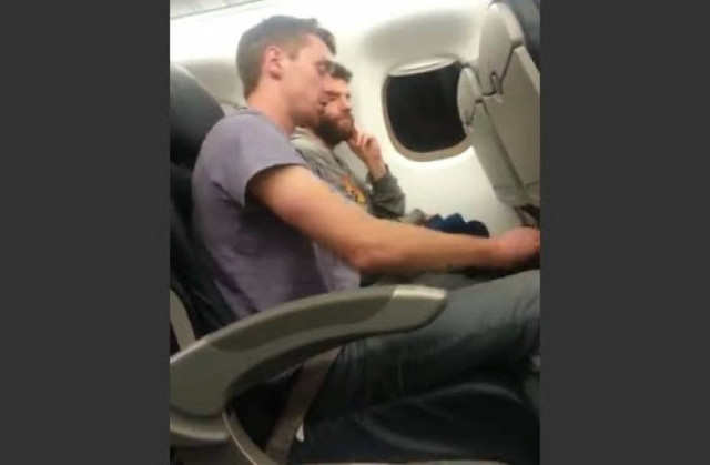 Αυτόν... δεν τον θες για συνεπιβάτη στο αεροπλάνο... (βίντεο)