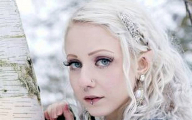 Έκοψε τα αυτιά της για να μοιάζει με ξωτικό! Δείτε πώς έγινε (pics)