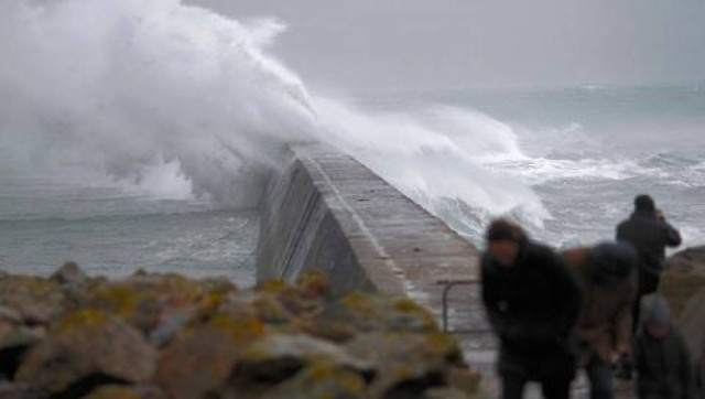 Δύο νεκροί και ένας αγνοούμενος από την κακοκαιρία σε Βρετανία-Γαλλία