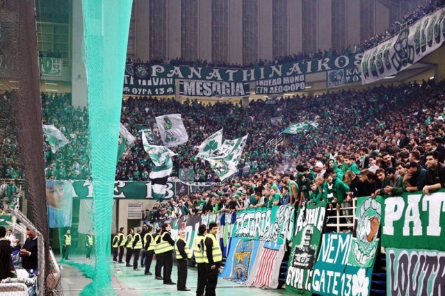 Απίστευτη ατμόσφαιρα στο ΟΑΚΑ (videos)