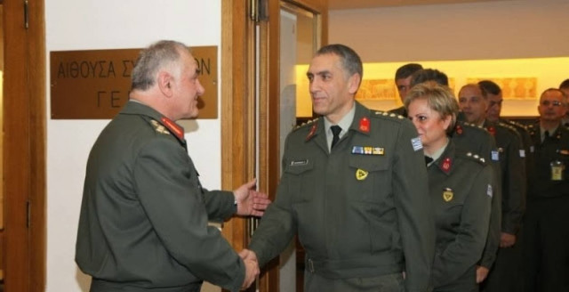 Τα έψαλλαν στον Α/ΓΕΣ και μοίρασε άδειες