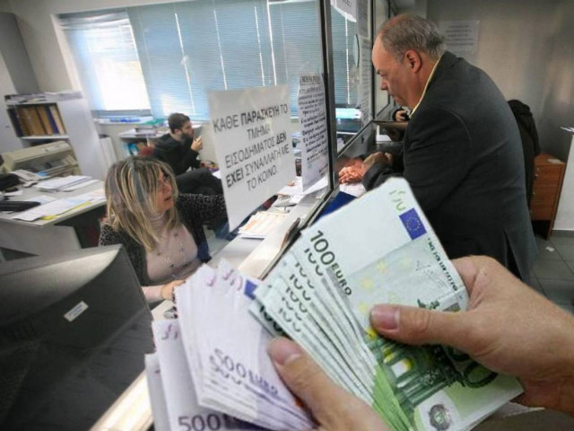 Επιδρομή της εφορίας σε 600.000 καταθέσεις μικροοφειλετών