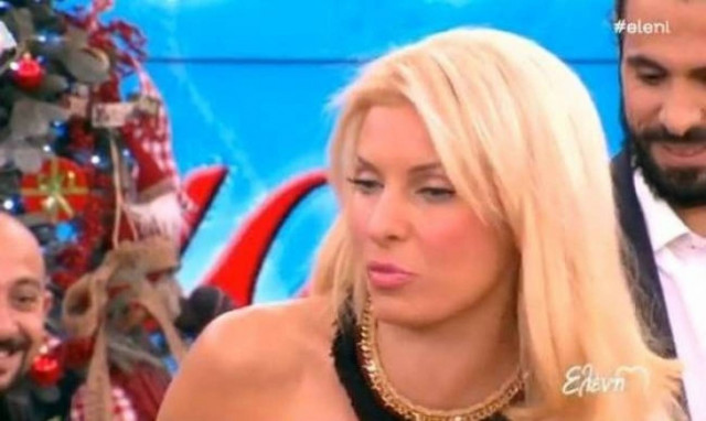 Η Ελένη Μενεγάκη μπέρδεψε τα ρούχα της! Φόρεσε μόνο φούστα!