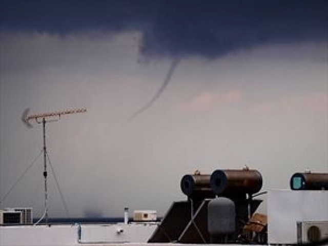 Εντυπωσιακός υδροστρόβιλος στα Σφακιά (pics)