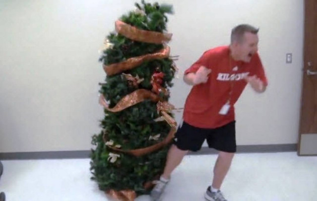 Αυτή είναι η πιο αστεία φάρσα για τα φετινά Χριστούγεννα (βίντεο)