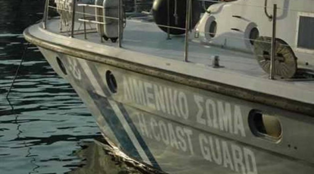 ΤΩΡΑ: Επιχείρηση ρυμούλκησης σκάφους με μετανάστες