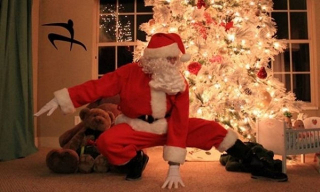 Ο Άγιος Βασίλης έρχεται κάνοντας παρκούρ!